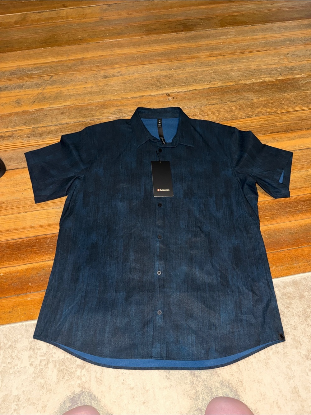 lululemon athletica Men's Dark Blue Short-Sleeve Button-Down Shirt